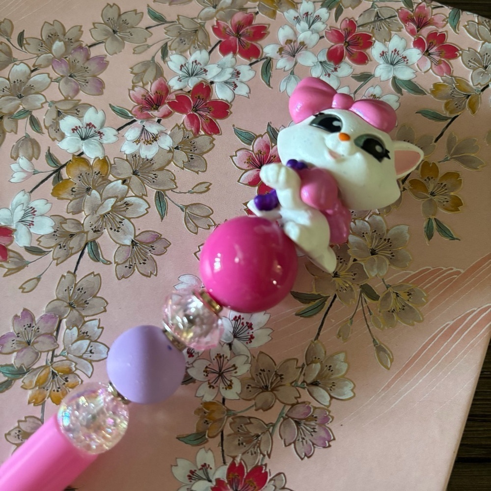 Disney Doorables: Aristocats: Marie party handmade beaded pen